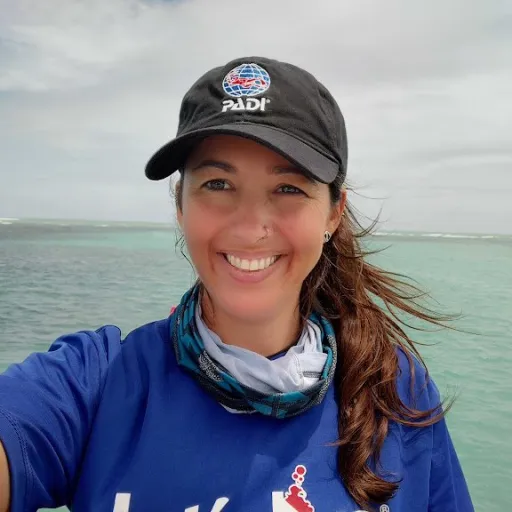 Interview with Fernanda Paiva of Roatan Divers: Diving Excellence in Roatán and Dive Center Management